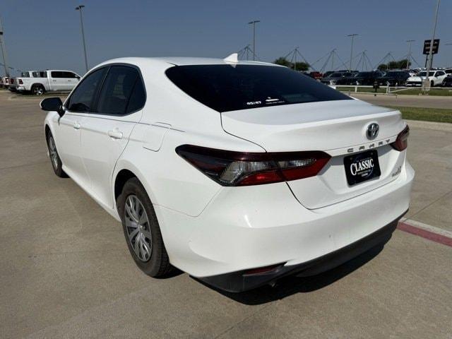 Photo of 2022 White Toyota Camry Hybrid