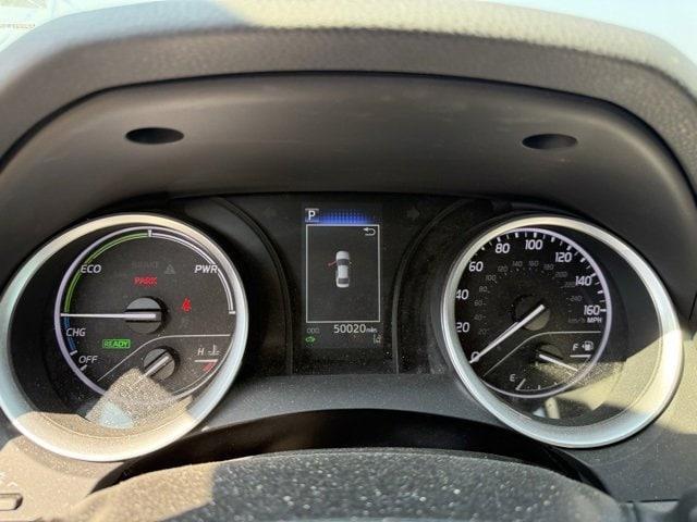Photo of 2022 White Toyota Camry Hybrid