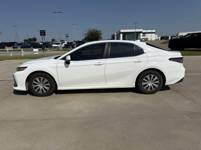 Photo of 2022 White Toyota Camry Hybrid