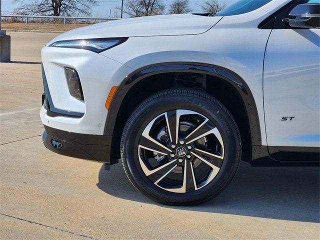 Photo of 2025 White Frost Tri-Coat Buick Enclave