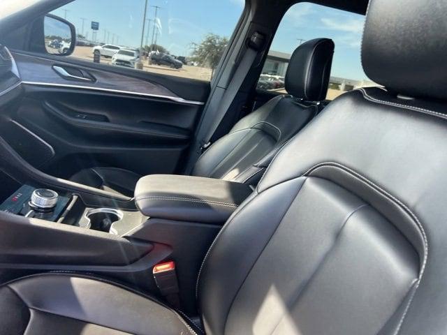 Photo of 2025 Silver Jeep Grand Cherokee L