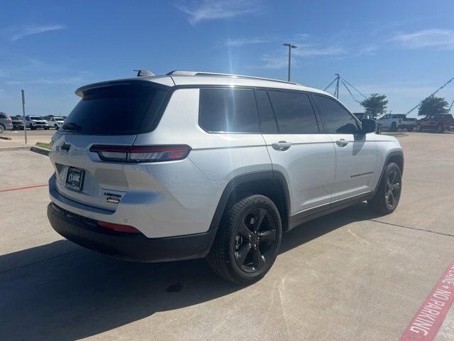 Photo of 2025 Silver Jeep Grand Cherokee L