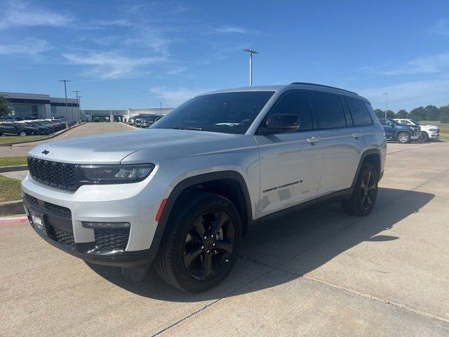 Photo of 2025 Silver Jeep Grand Cherokee L