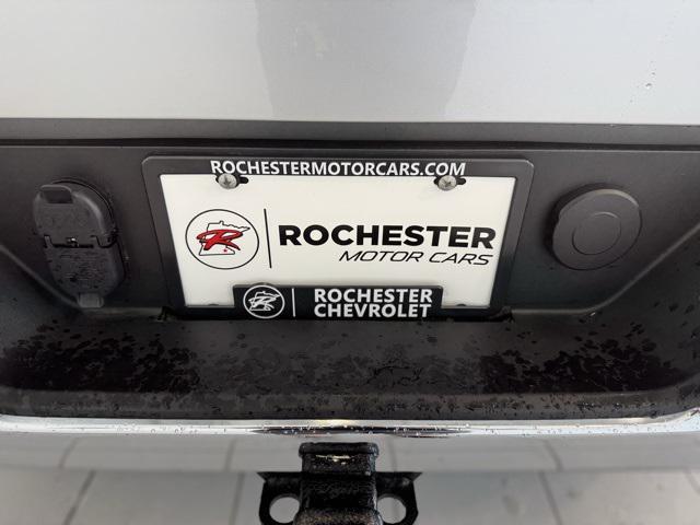Photo of 2022 Silver Ice Metallic Chevrolet Silverado 1500
