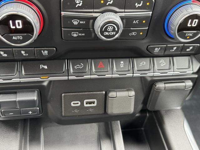 Photo of 2022 Silver Ice Metallic Chevrolet Silverado 1500