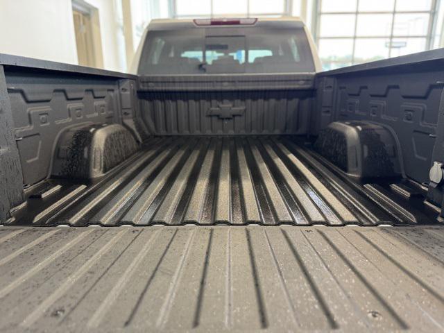 Photo of 2022 Silver Ice Metallic Chevrolet Silverado 1500