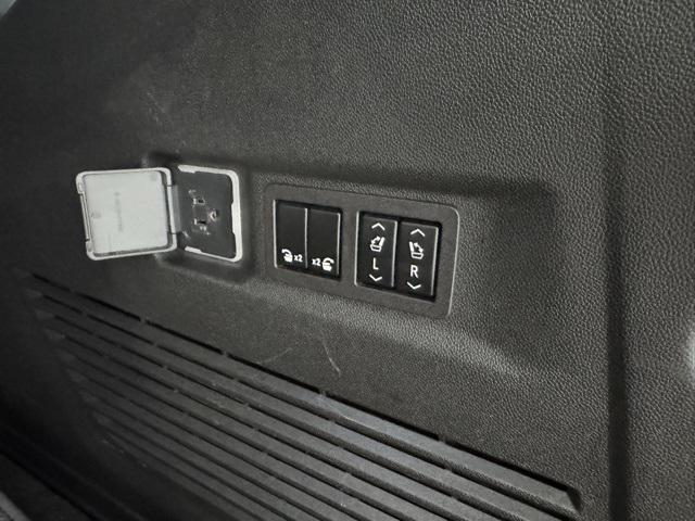Photo of 2023 Onyx Black GMC Yukon XL