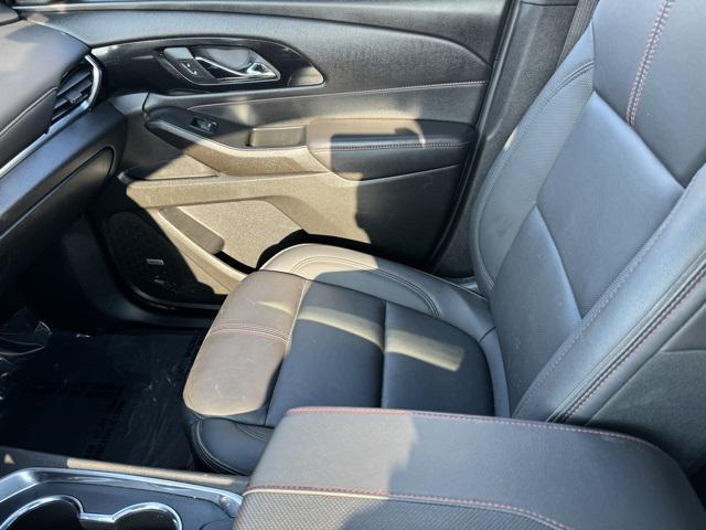 Photo of 2023 Silver Chevrolet Traverse