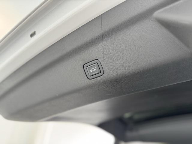Photo of 2022 Iridescent Pearl Tricoat Chevrolet Tahoe