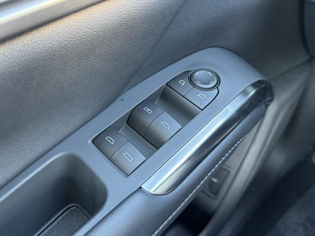 Photo of 2025 Summit White Chevrolet Traverse