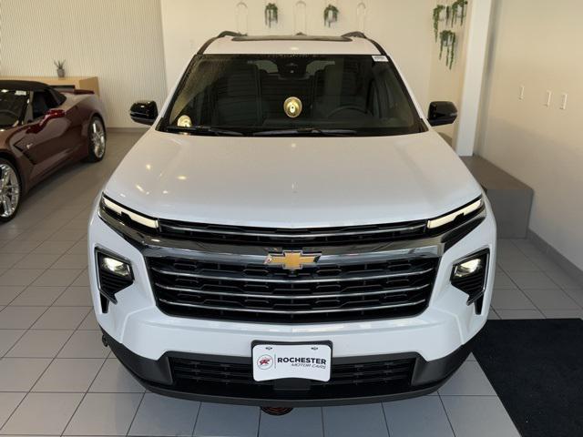 Photo of 2025 Summit White Chevrolet Traverse