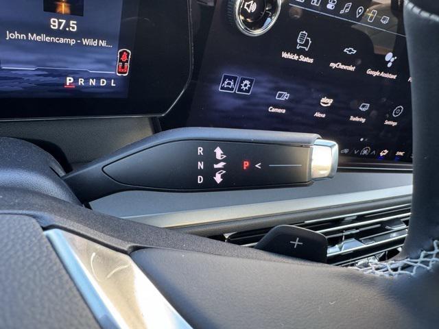 Photo of 2025 Summit White Chevrolet Traverse