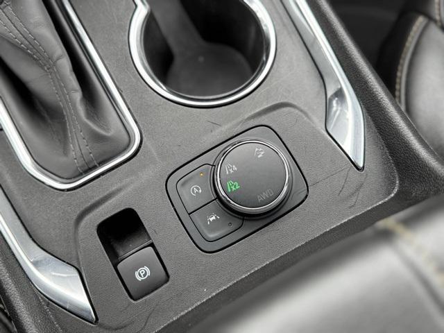 Photo of 2023 Mosaic Black Metallic Chevrolet Traverse