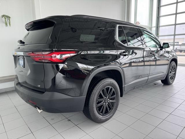 Photo of 2023 Mosaic Black Metallic Chevrolet Traverse