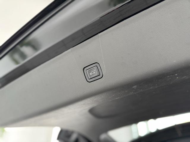 Photo of 2023 Mosaic Black Metallic Chevrolet Traverse