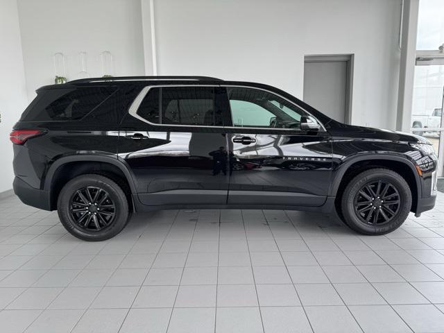 Photo of 2023 Mosaic Black Metallic Chevrolet Traverse