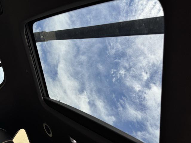 Photo of 2023 Summit White Chevrolet Traverse