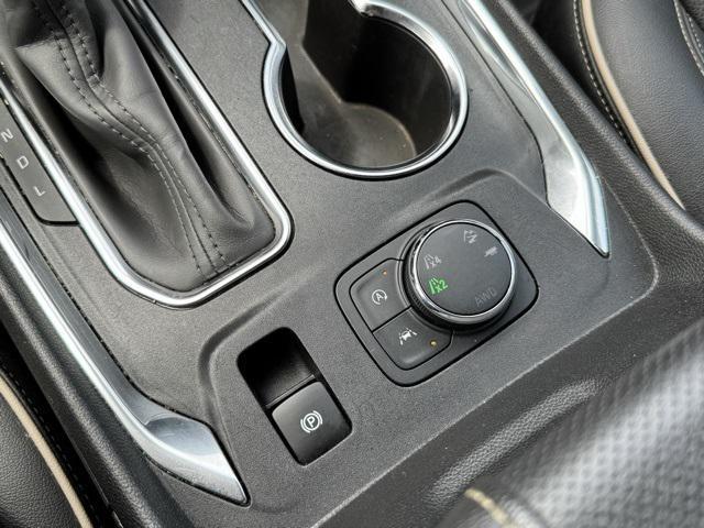 Photo of 2023 Summit White Chevrolet Traverse