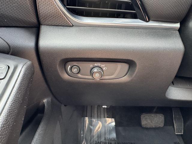 Photo of 2023 Summit White Chevrolet Traverse