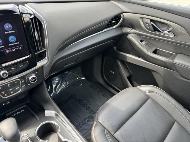 Photo of 2023 Summit White Chevrolet Traverse