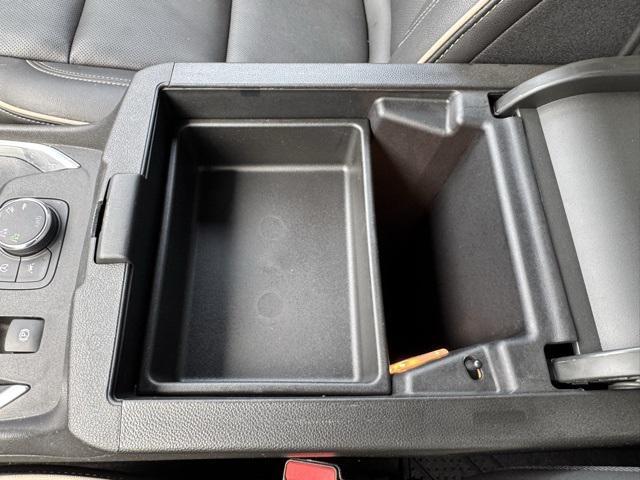 Photo of 2023 Summit White Chevrolet Traverse