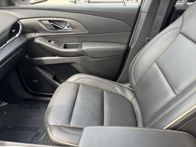 Photo of 2023 Summit White Chevrolet Traverse