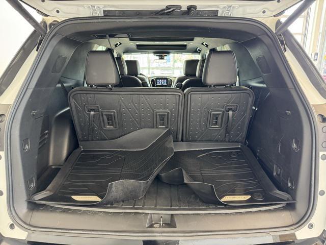 Photo of 2023 Summit White Chevrolet Traverse