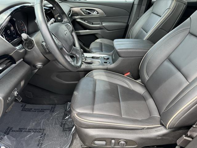 Photo of 2023 Summit White Chevrolet Traverse