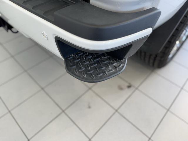 Photo of 2019 White Frost Tricoat GMC Sierra 2500
