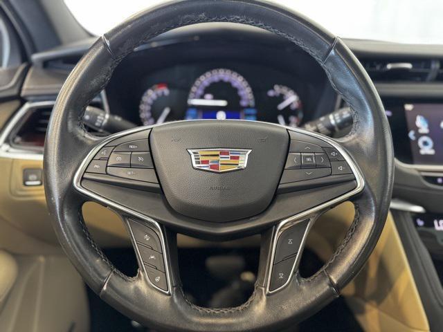Photo of 2019 Crystal White Tricoat Cadillac XT5