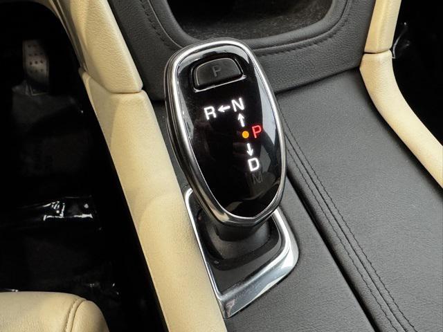 Photo of 2019 Crystal White Tricoat Cadillac XT5