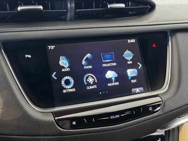 Photo of 2019 Crystal White Tricoat Cadillac XT5