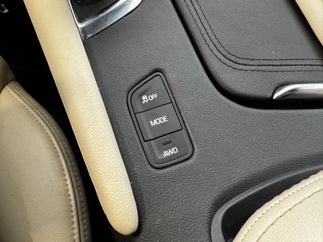Photo of 2019 Crystal White Tricoat Cadillac XT5