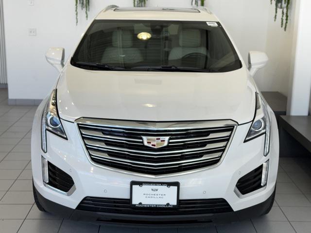 Photo of 2019 Crystal White Tricoat Cadillac XT5