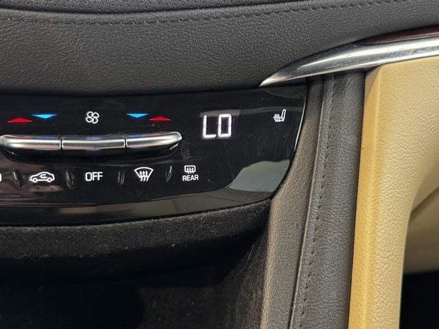 Photo of 2019 Crystal White Tricoat Cadillac XT5