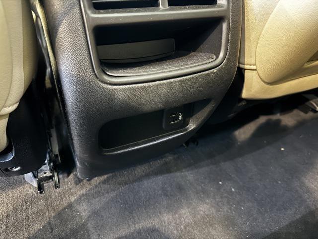 Photo of 2019 Crystal White Tricoat Cadillac XT5
