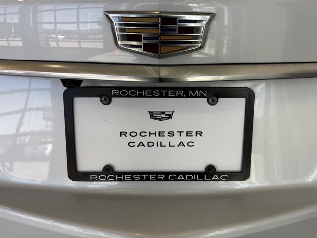 Photo of 2019 Crystal White Tricoat Cadillac XT5