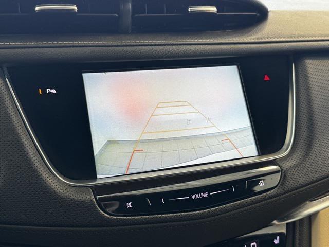 Photo of 2019 Crystal White Tricoat Cadillac XT5