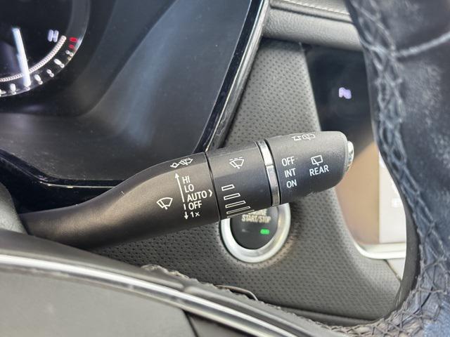 Photo of 2019 Crystal White Tricoat Cadillac XT5