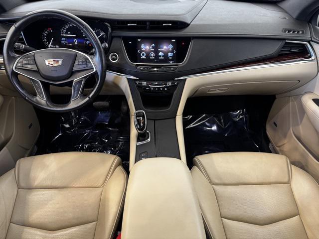 Photo of 2019 Crystal White Tricoat Cadillac XT5
