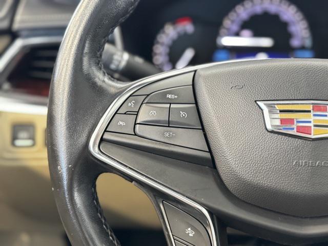 Photo of 2019 Crystal White Tricoat Cadillac XT5