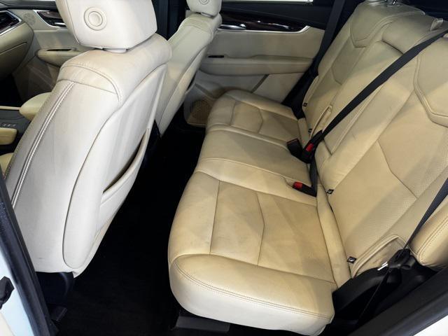 Photo of 2019 Crystal White Tricoat Cadillac XT5