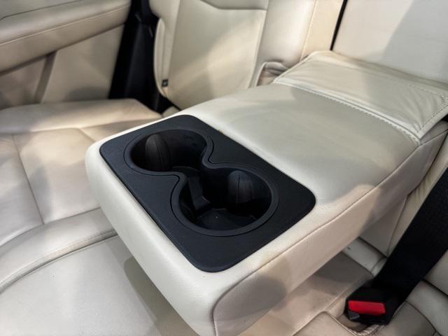 Photo of 2019 Crystal White Tricoat Cadillac XT5