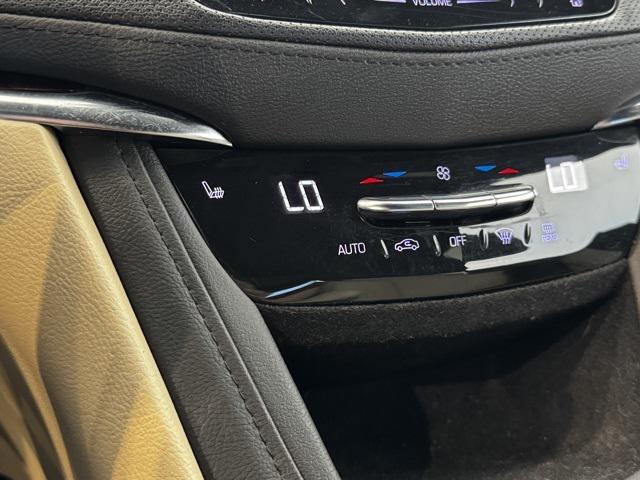Photo of 2019 Crystal White Tricoat Cadillac XT5