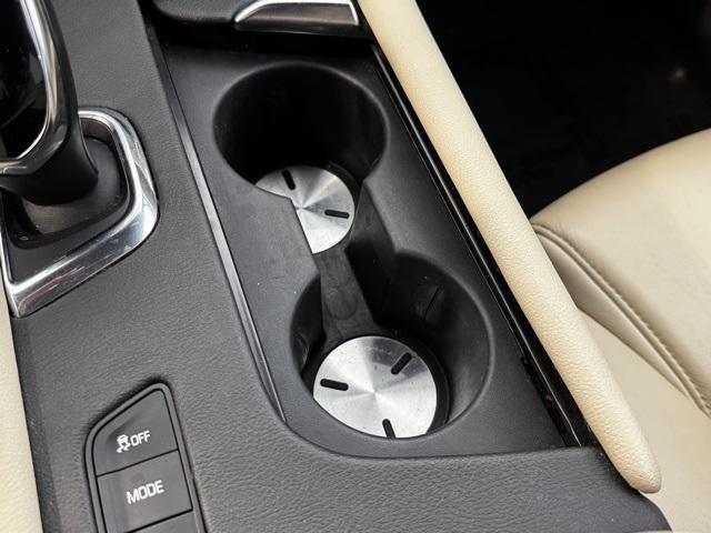 Photo of 2019 Crystal White Tricoat Cadillac XT5