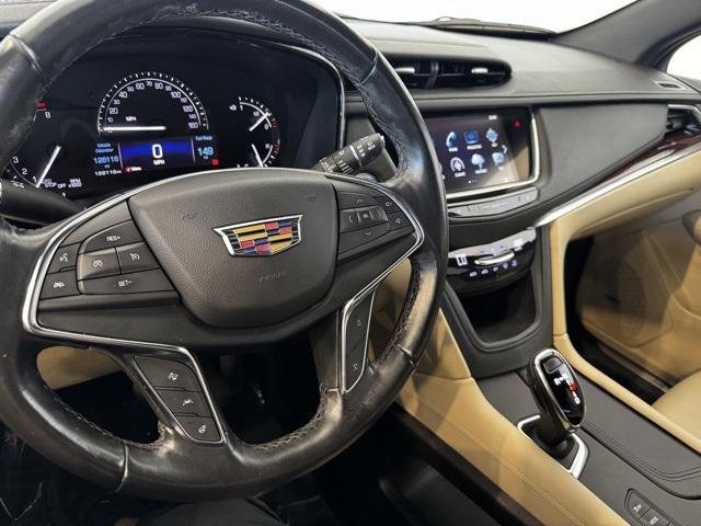 Photo of 2019 Crystal White Tricoat Cadillac XT5