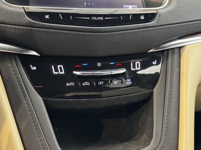 Photo of 2019 Crystal White Tricoat Cadillac XT5