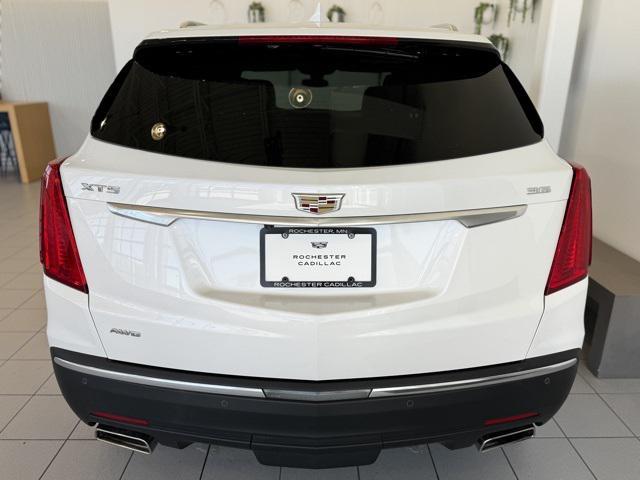 Photo of 2019 Crystal White Tricoat Cadillac XT5