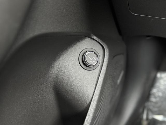 Photo of 2025 Iridescent Pearl Tricoat Chevrolet Trailblazer