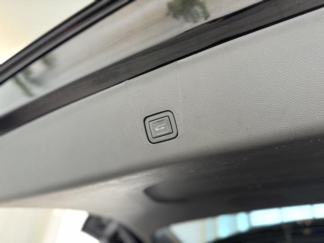 Photo of 2023 Mosaic Black Metallic Chevrolet Traverse